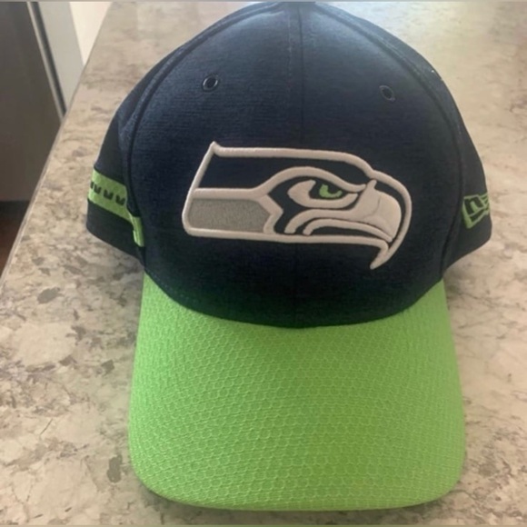 New Era 39thirty Seattle Seahawks Fitted Hat Size medium Large - Picture 1 of 7